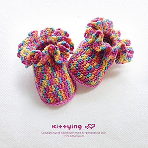 Ravelry: Ruffled Coral Baby Booties pattern by Kittying Ying