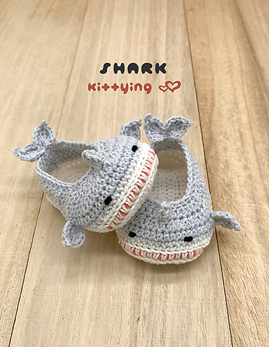 Ravelry: Shark Baby Booties pattern by Kittying Ying