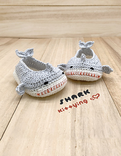 Ravelry: Shark Baby Booties pattern by Kittying Ying