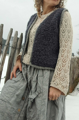 Dark grey col 590 und Lettlopi in einem hellen Grau