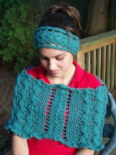 Lacy Cabled Cape & Headband photo 3