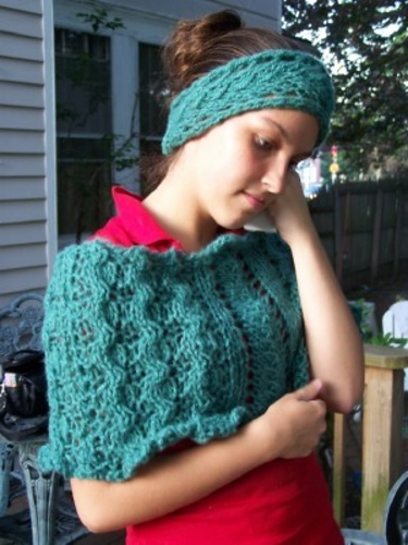 Lacy Cabled Cape & Headband photo 1