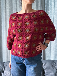 Front view. Size 2b: 42" / 106.5 cm finished circumference. Worn with 3.5" / 8.5 cm positive ease.