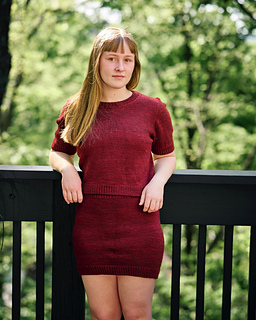 Size 4 on a 36"/90 cm chest circumference. 