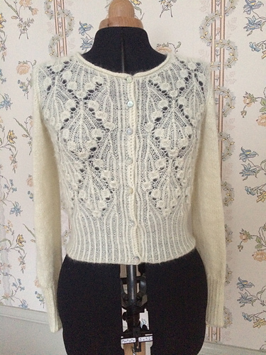 Ravelry: Aronia Cardigan (Koftan Aronia) pattern by Beatrice Olsson