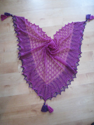 Ravelry: Lingonberry Leaf Triangle pattern by Beatrice Olsson