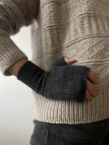Chiro fingerless mittens photo 1