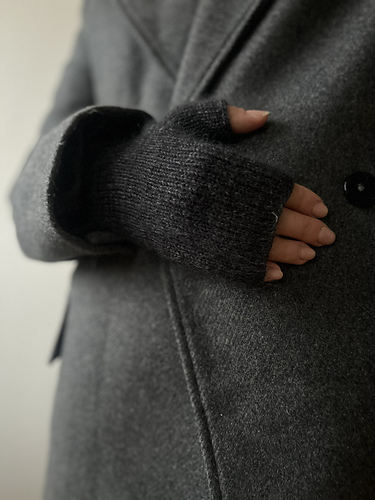 Chiro fingerless mittens photo 2