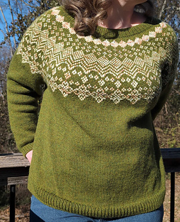 Shelley is wearing a size 5 sweater