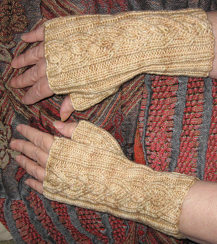 Framed Cable Fingerless Mitts photo 4
