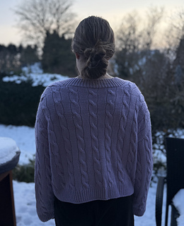 Size: 4
Yarn: Drops Lima
