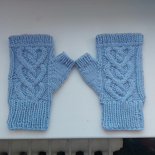 Yarn: Daisy by Drops
Size: 1