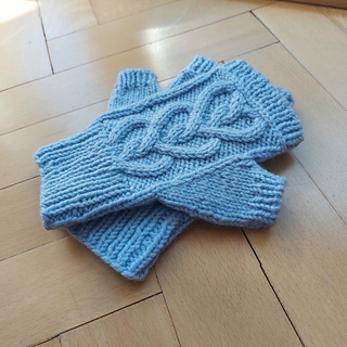 Yarn: Daisy by Drops
Size: 1