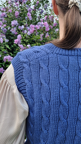 size: 4
yarn: Basic Merino by Katia
