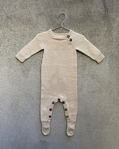 Ravelry: Olive's Onesie pattern by Pernille Larsen