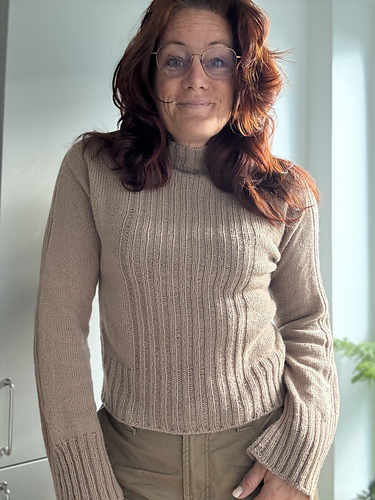 Vertical Vibe Genser - Knit Your Vibe