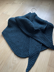 Like many of my recent projects, this one is hard to capture in flat lay - the amazing drape really isn't coming through. Also, this comes off as lighter in colour and much more blue than it actually is. It's very green, smoky and deep.  