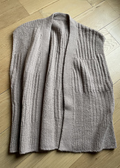 The drape of this yarn is epic. This yarn was already used to make another sweater a few years ago...