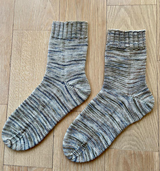 As with all variegated yarn, it looks much nicer IRL than it does in photograph. The nuance is lost here.