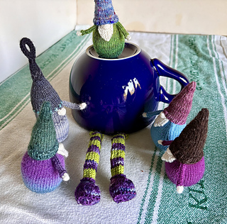 Clue 1
Gnewt and the Gnoodles are wondering who’s legs these are.