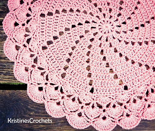 Shells & Swirls Doily Placemat