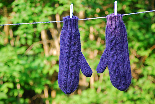 Ravelry: Validus Mittens pattern by Nostalgiknit