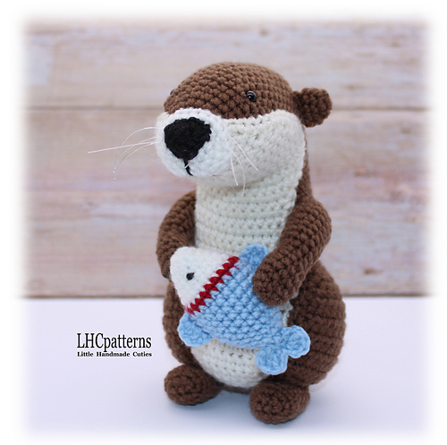 Ravelry: Otter with Fish pattern by Kristine Kuluka
