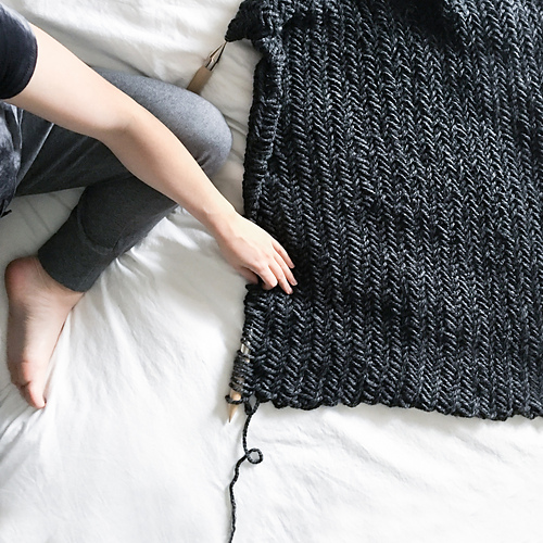 Ravelry Chunky Herringbone Blanket pattern by Alison Abbey