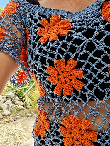Blomster og Hav Top - Lace & Crochet