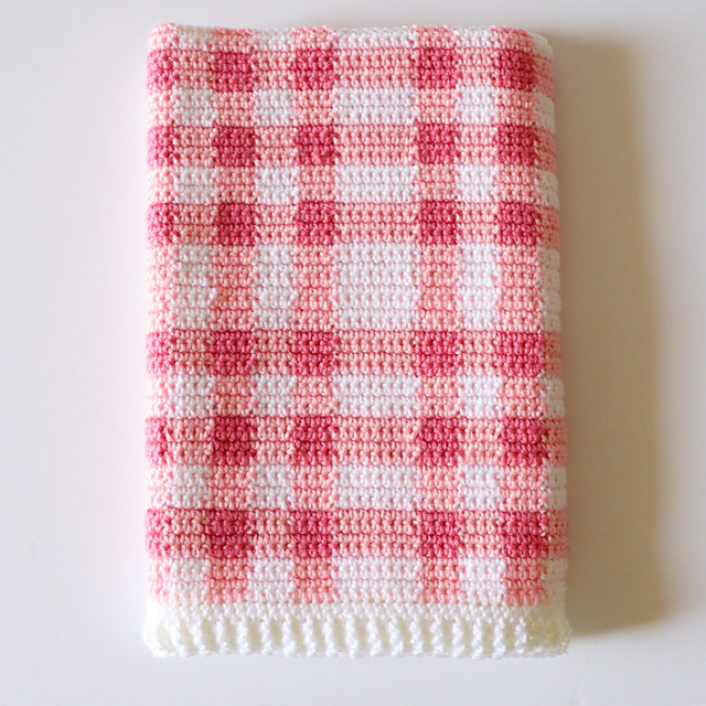 Ravelry Ninesquare gingham blanket pattern by Daisy Farm Crafts