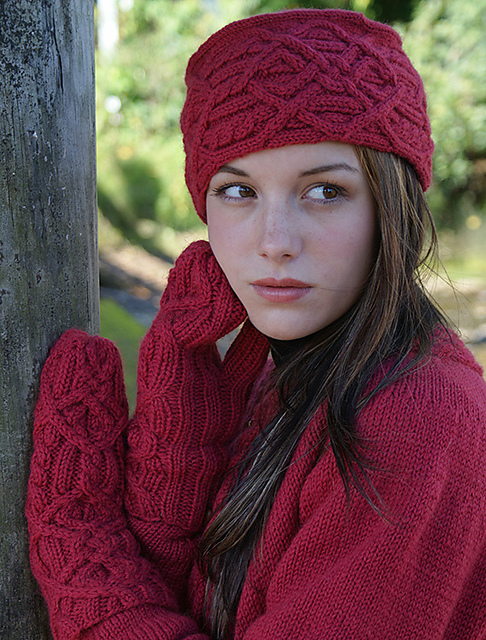 Pill Box Hat with Mittens pattern by 