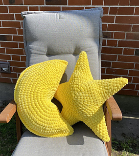 Ravelry: Pillow Moon and Star pattern by Lea