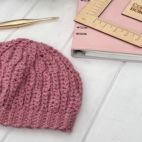 Varme og teksturert lue - Crafty Bones / Leanna Haughian