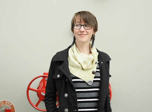 Honey Bee Cowl photo 1