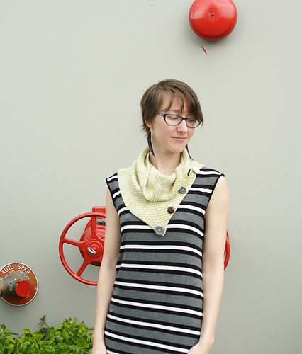 Honey Bee Cowl photo 2