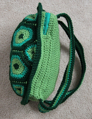 Ravelry: Little Turtle Backpack pattern by Julie Lapalme