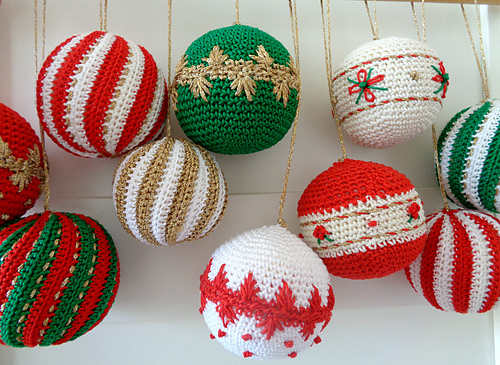 Using christmas balls as party favors ideas