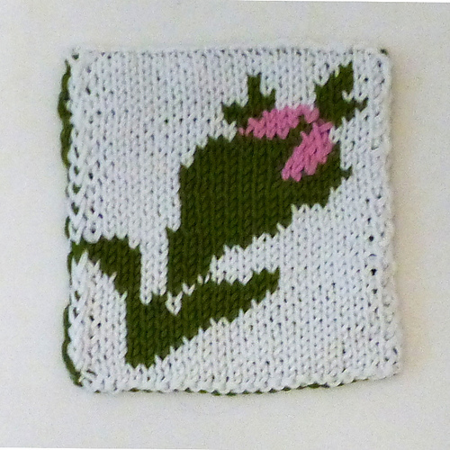Rose Bud Coaster in 3-Colored Double Knitting photo 2