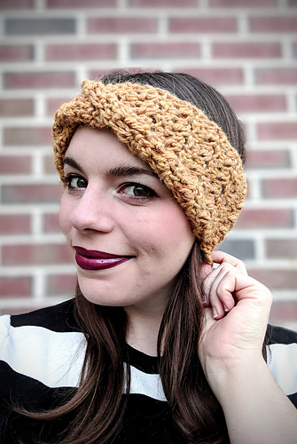 Moebius Headband Crochet photo 2