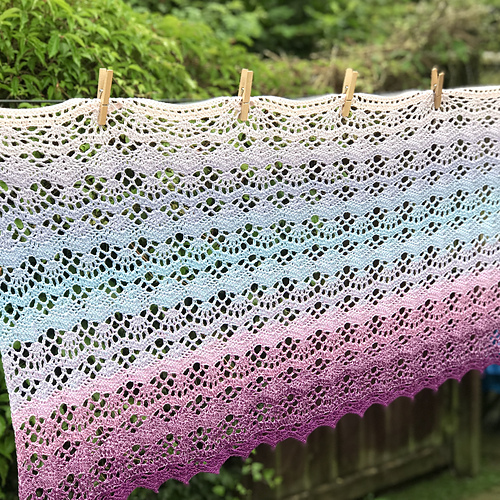 Ravelry: Side Waves pattern by Lisa Cook