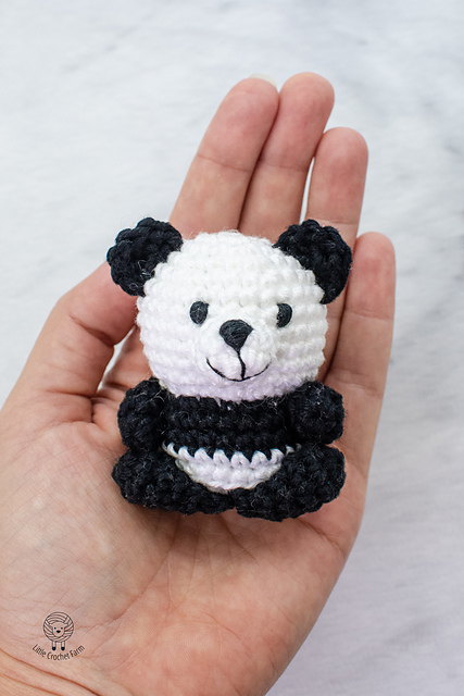 Ravelry: Little Panda amigurumi pattern by Ana Carolina Figueiredo
