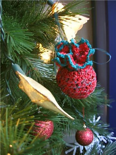 The Holly and Ivy Tiny Purse photo 2