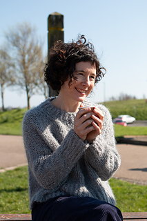 Size 54.5” / 138.5 cm modelled with 20”/ 51 cm positive ease.