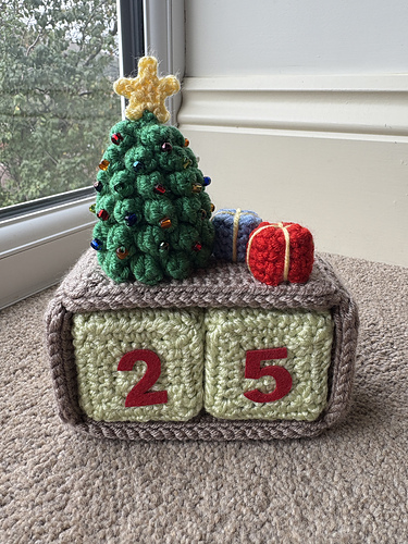 Countdown to Christmas, Tree & Gifts