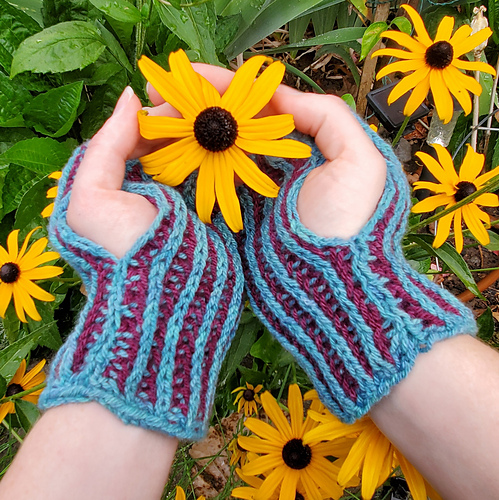 Ravelry: Two Color Rib Brioche Mitts pattern by Allyson S