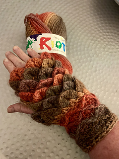 dragon scale gloves yarn - Zion Family Homestead