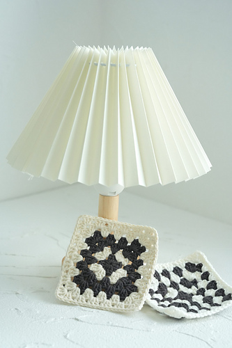 Crochet Svart og Hvit Granny Square - Loopara Crochet