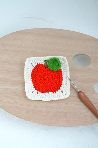 Ravelry: Crochet Apple Granny Square pattern by Loopara Crochet