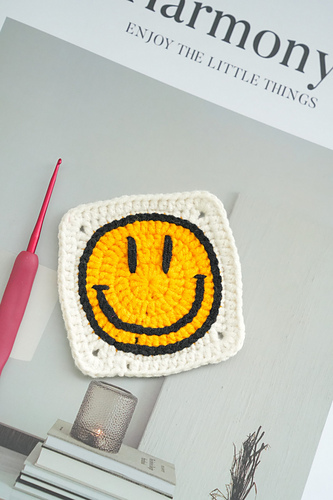 Ravelry: Crochet Smiley Face Granny Square (Style II) pattern by ...