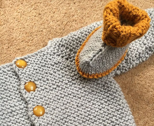 Ravelry LouDoubleKnitter's Baby Booties Hug Grey